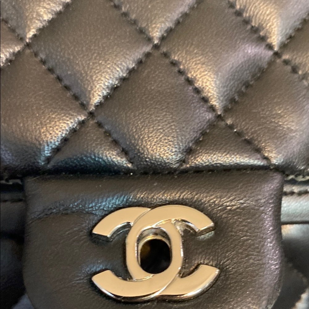 Chanel Black Quilted Shoulder Bag with Chain Strap medium - Picture 4 of 12